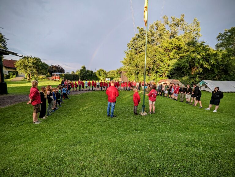 Fahnengruß mit Regenbogen SoLa 2023 Leibnitz PXL_20230703_175533769.MP-EDIT